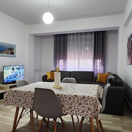 Old Town Boulevard Apartment In City Center Durrës Esterno foto
